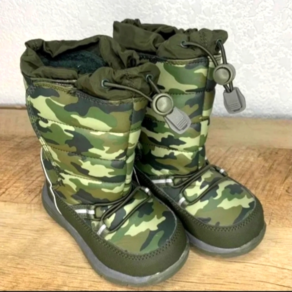 ***SOLD ****Toddler 8m Land's End  Winter Boots New